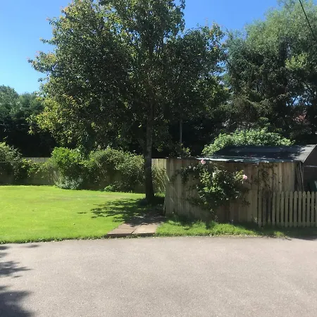 Lynwood House Bed & Breakfast