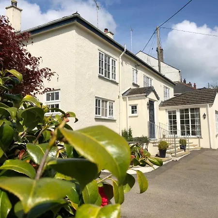 Lynwood House Bed & Breakfast