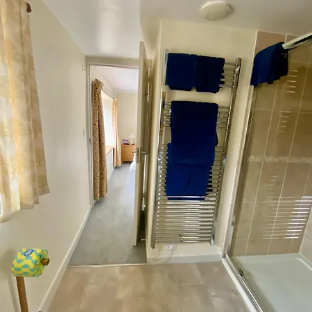 Lynwood House 4*