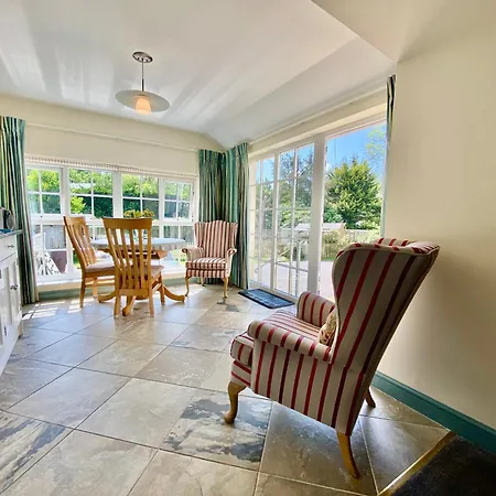 Bed & Breakfast Lynwood House 4*